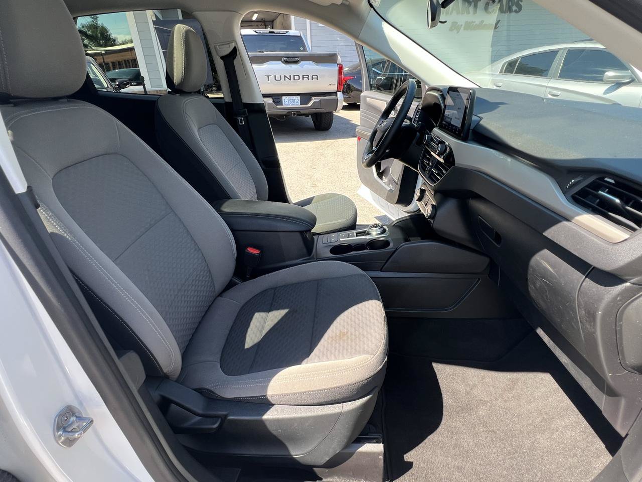 Used 2021 Ford Escape SE w/ Convenience Package FWD image 14