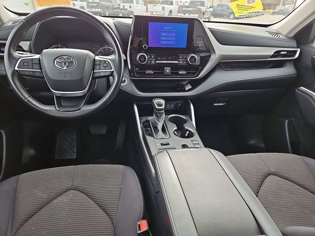 Used 2024 Toyota Highlander LE image 12
