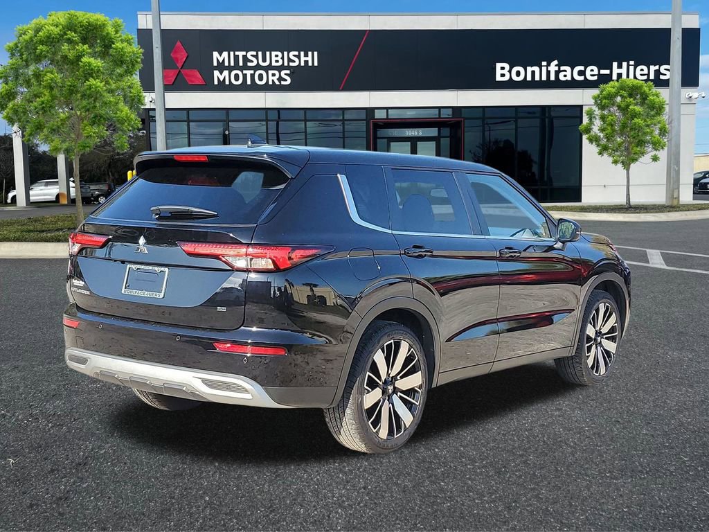 Used 2024 Mitsubishi Outlander SE Black Edition image 4