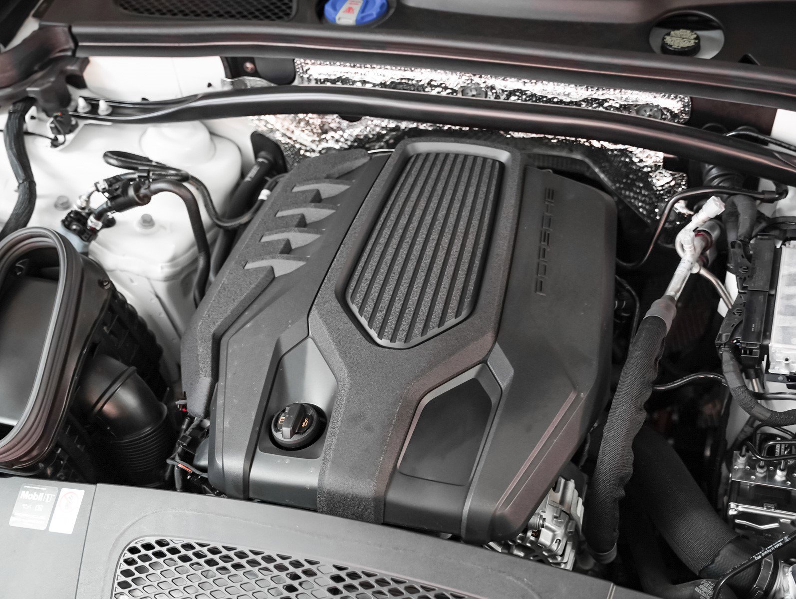 Used 2025 Porsche Macan Turbo image 12