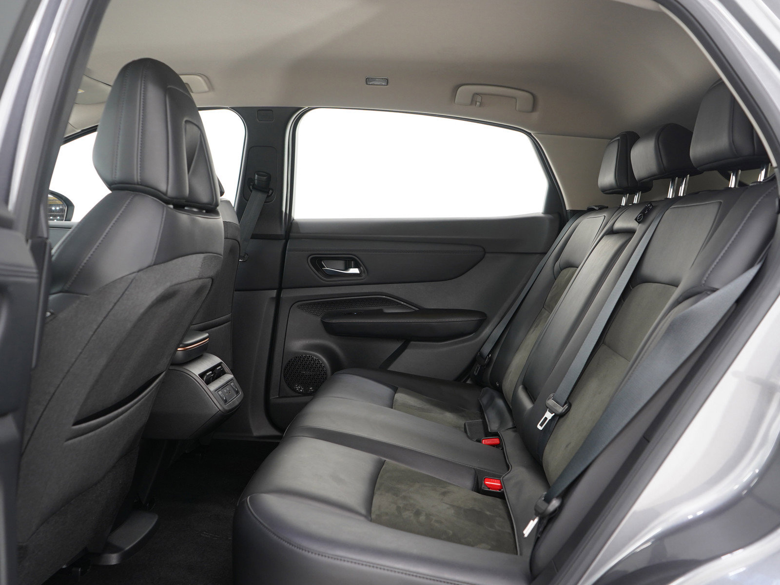 Used 2023 Nissan Ariya AWD image 17