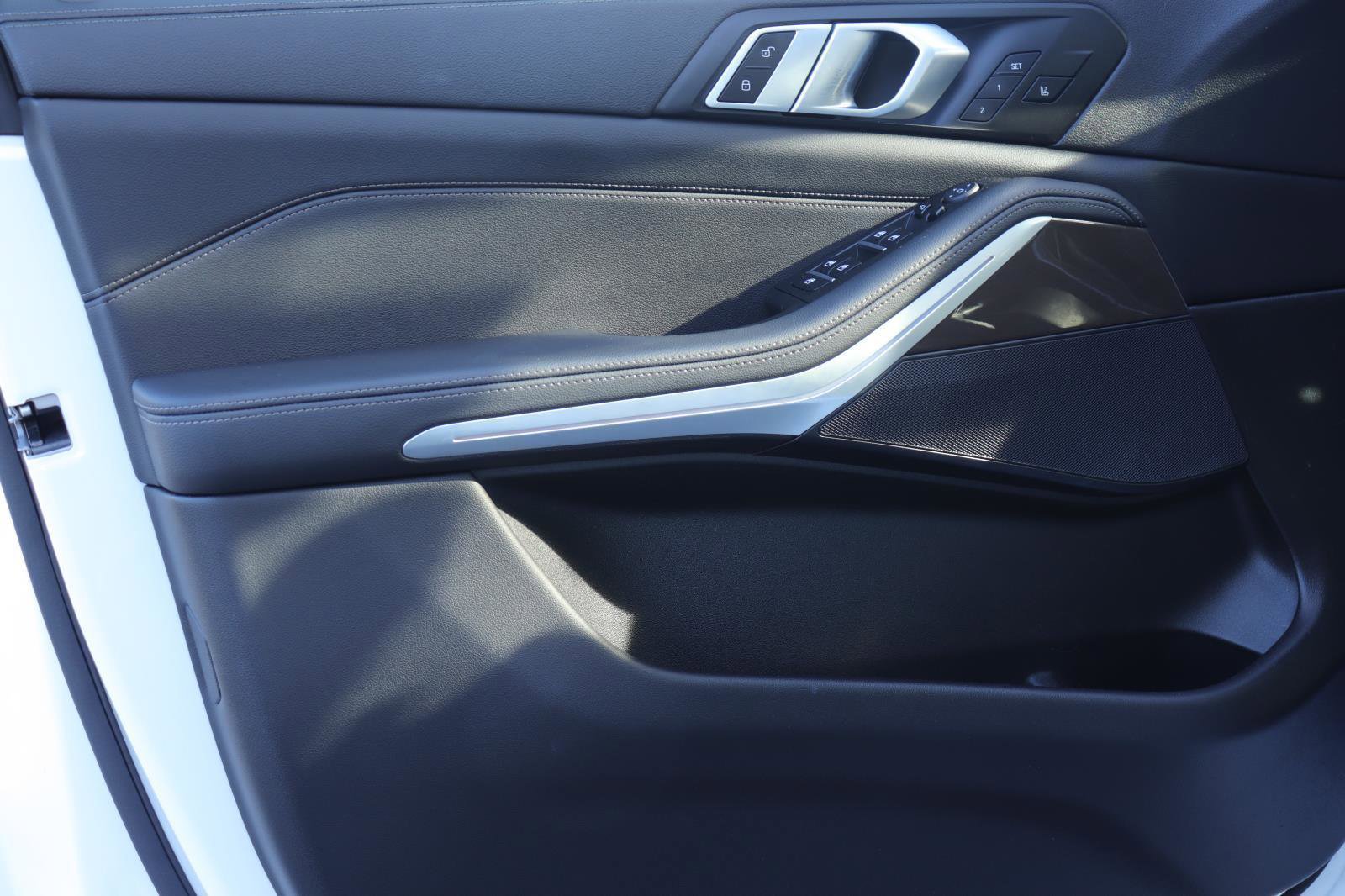 Used 2022 BMW X5 xDrive40i w/ M Sport Package image 10