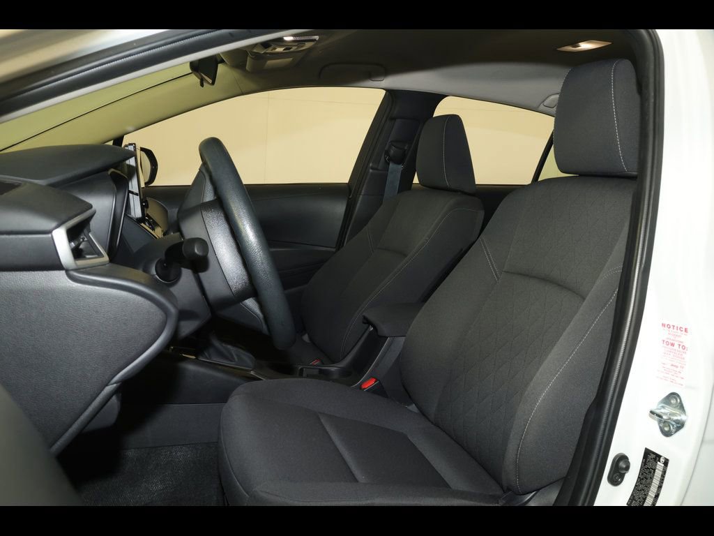 Used 2025 Toyota Corolla LE FWD image 11