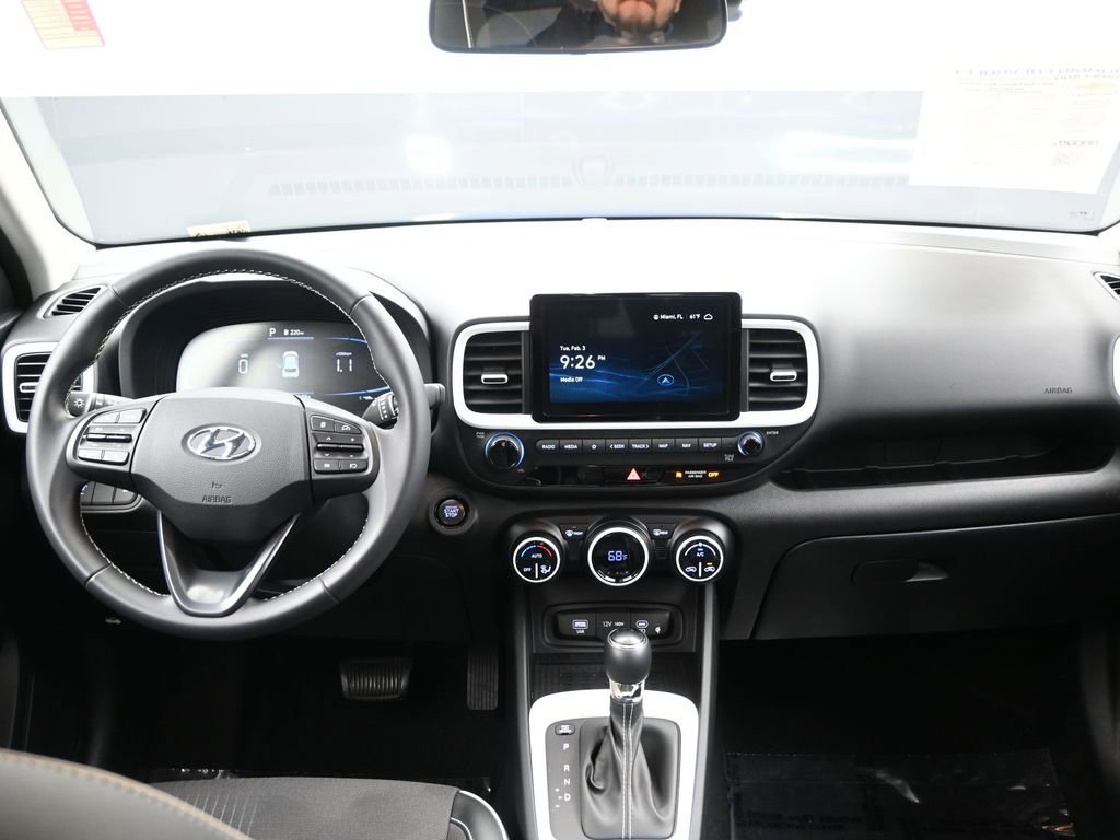 Used 2023 Hyundai Venue Limited image 16