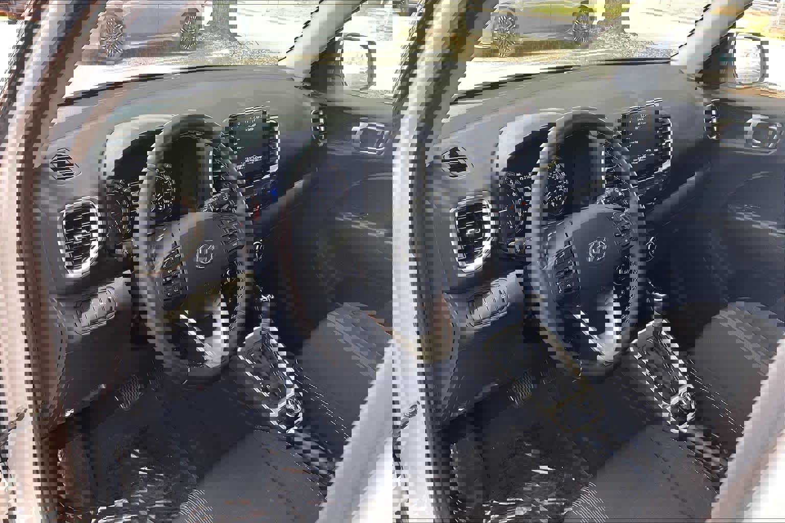 Certified 2021 Hyundai Venue SEL w/ Premium Package FWD image 18