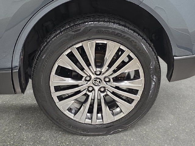 Used 2021 Toyota Venza XLE w/ Softex Package AWD/4WD image 32