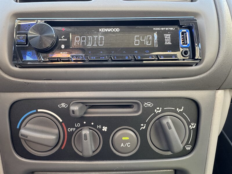 Used 1998 Toyota Corolla LE FWD image 21
