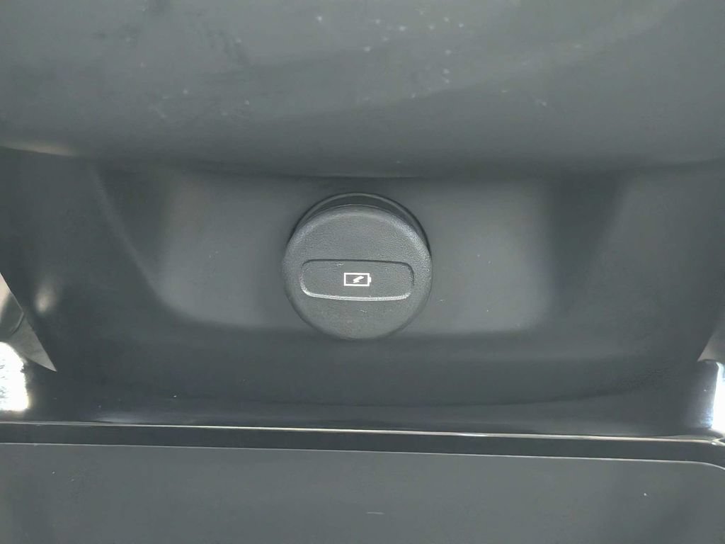 Certified 2026 Volvo XC90 B6 Plus w/ Protection Package Premier AWD/4WD image 20