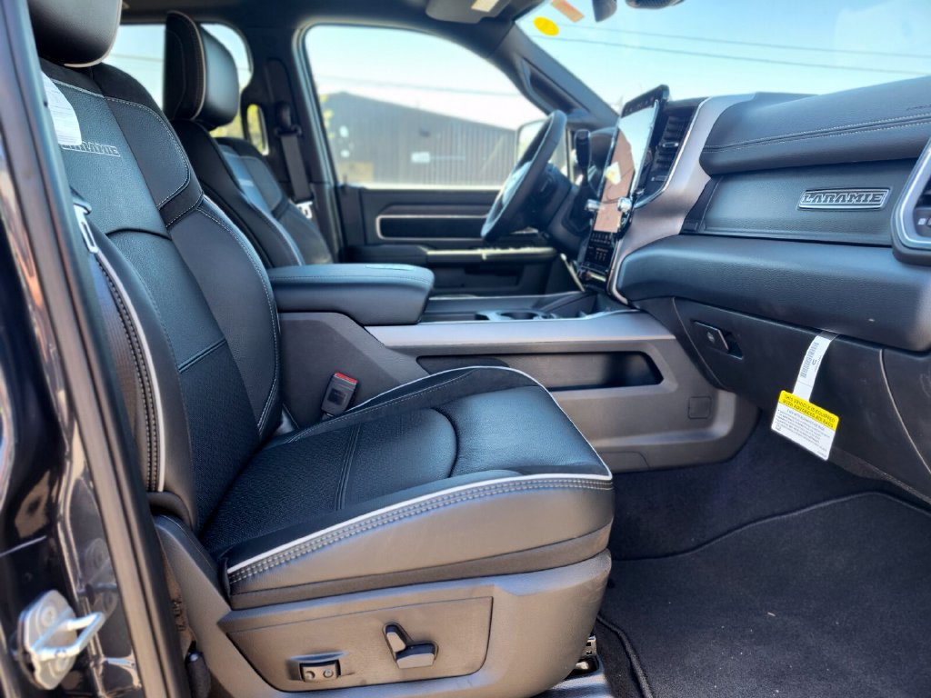 New 2026 RAM 2500 Laramie AWD/4WD image 11