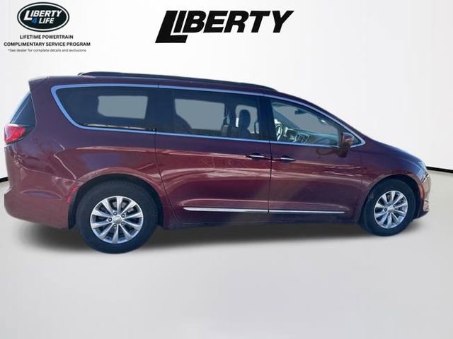 Used 2017 Chrysler Pacifica Touring-L image 7