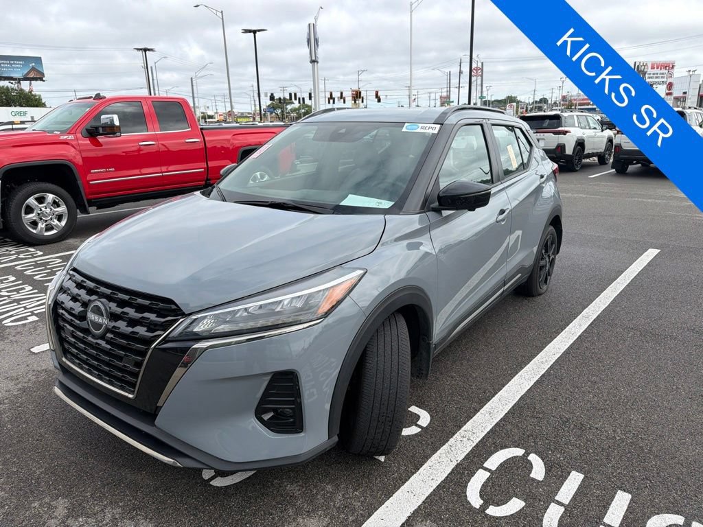 Used 2023 Nissan Kicks SR w/ SR Premium Package FWD image 8