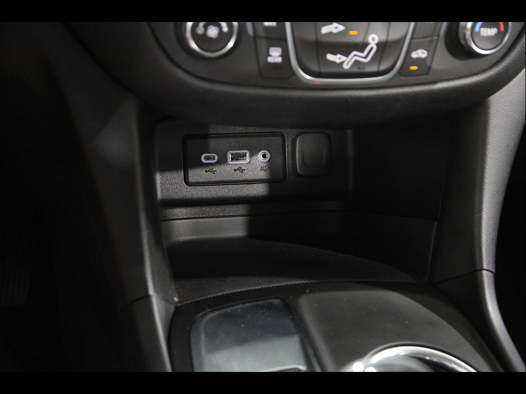 Used 2019 Chevrolet Equinox LT FWD image 14