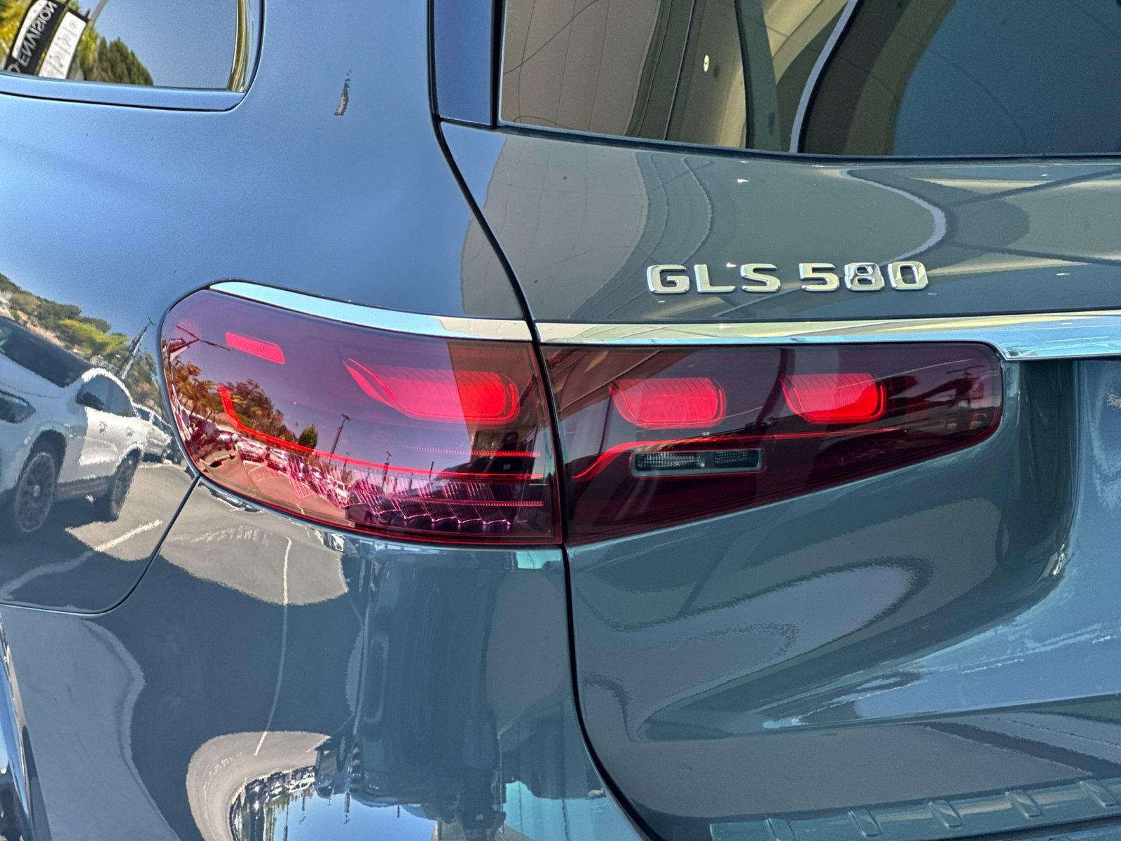 Used 2025 Mercedes-Benz GLS 580 4MATIC image 32
