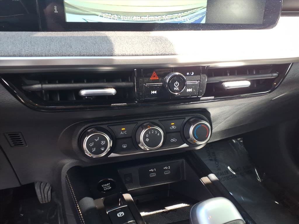 Used 2025 Nissan Kicks SV AWD/4WD image 11