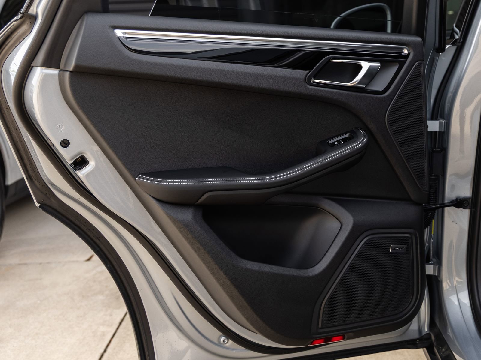 Certified 2025 Porsche Macan image 35