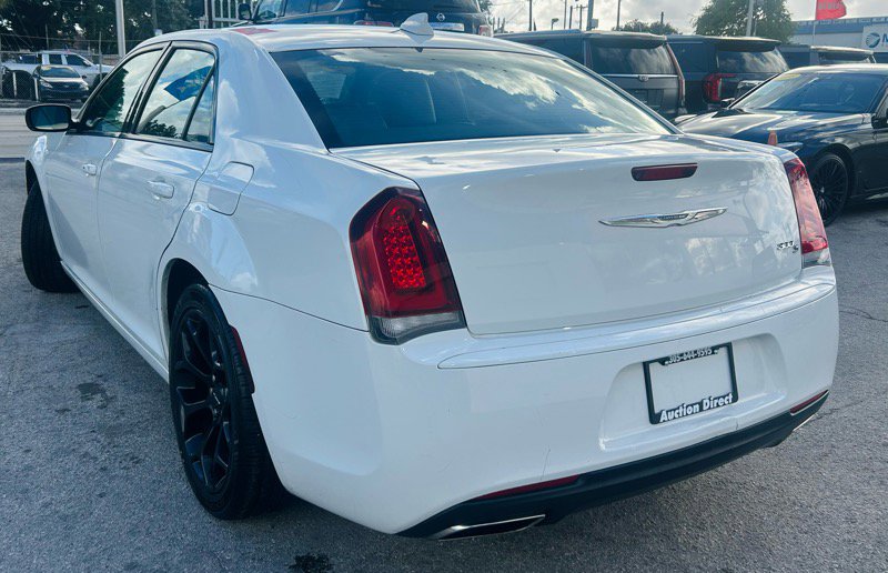 Used 2019 Chrysler 300 S image 3