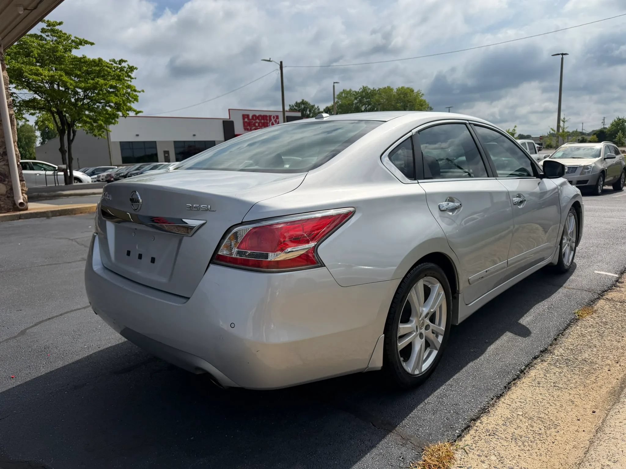 Used 2015 Nissan Altima 3.5 SL FWD image 7