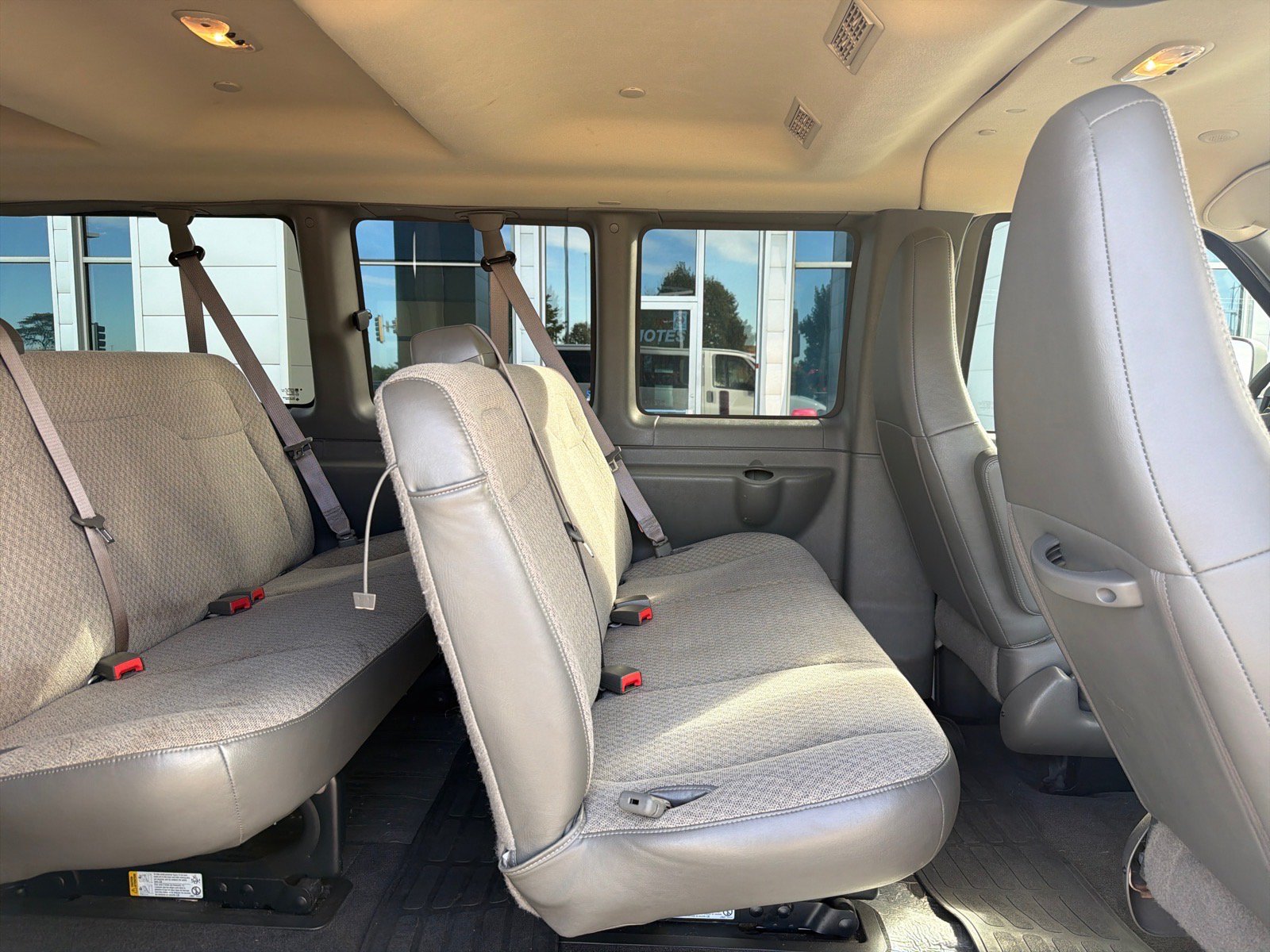 Used 2025 GMC Savana 3500 LT w/ LT Preferred Equipment Group RWD image 18