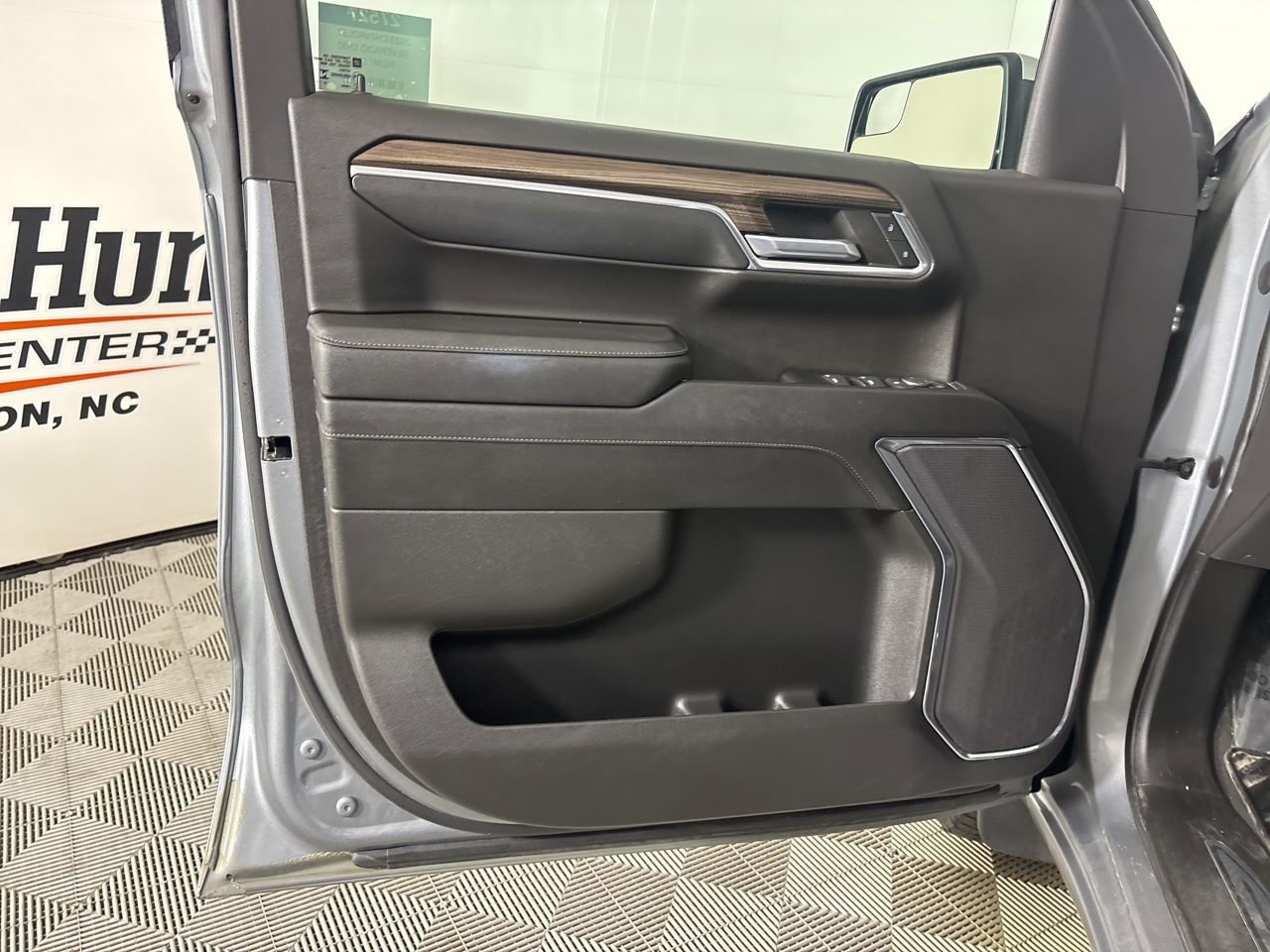 Used 2023 Chevrolet Silverado 1500 LT w/ Z71 Off-Road Package image 7