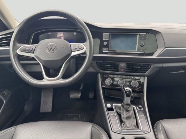 Used 2024 Volkswagen Jetta SE FWD image 18