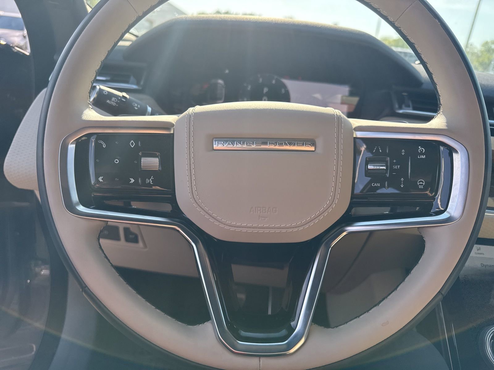 Used 2023 Land Rover Range Rover Velar R-Dynamic S image 17