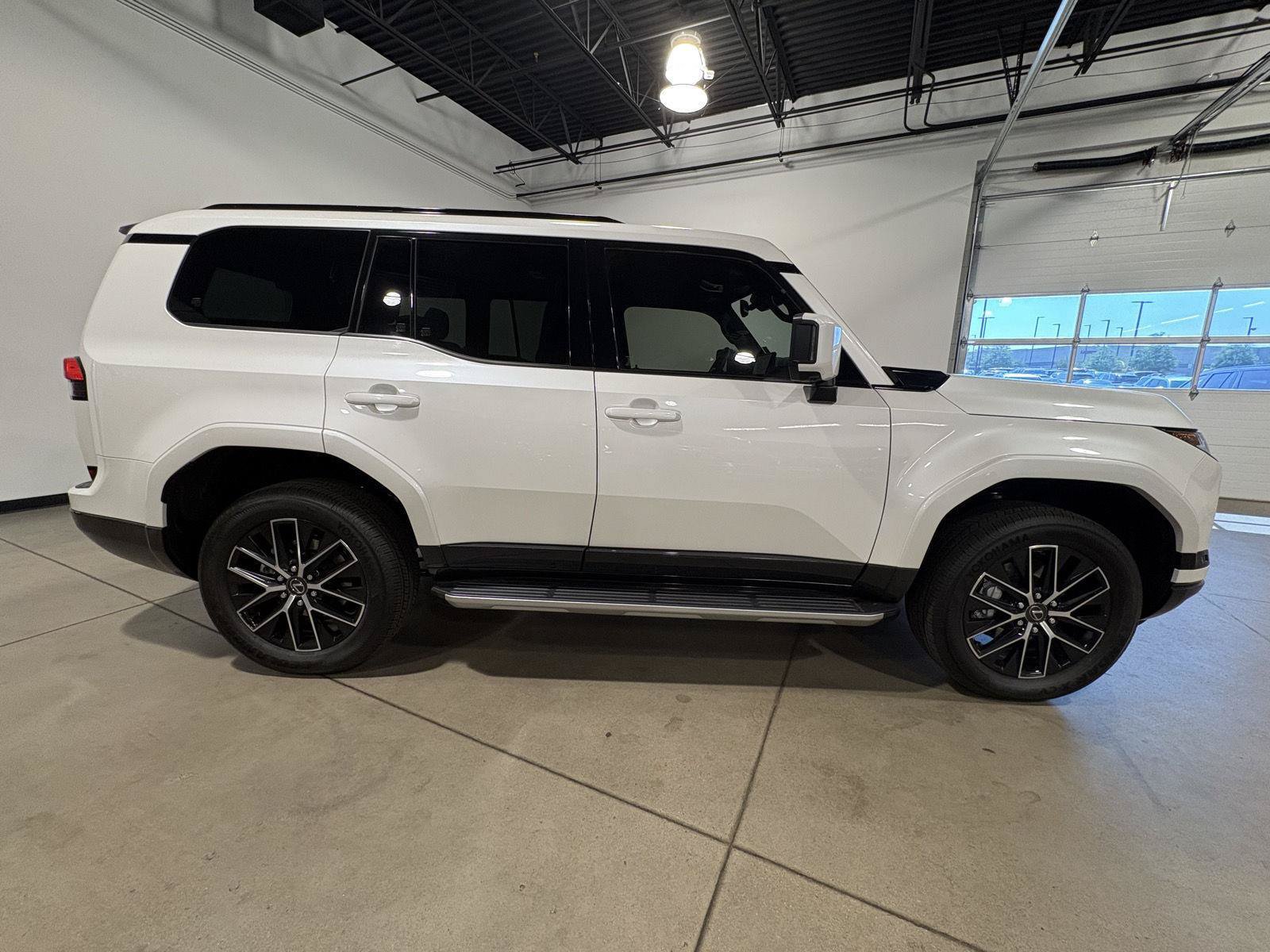 Used 2026 Lexus GX 550 w/ Cold Area Package AWD/4WD image 2