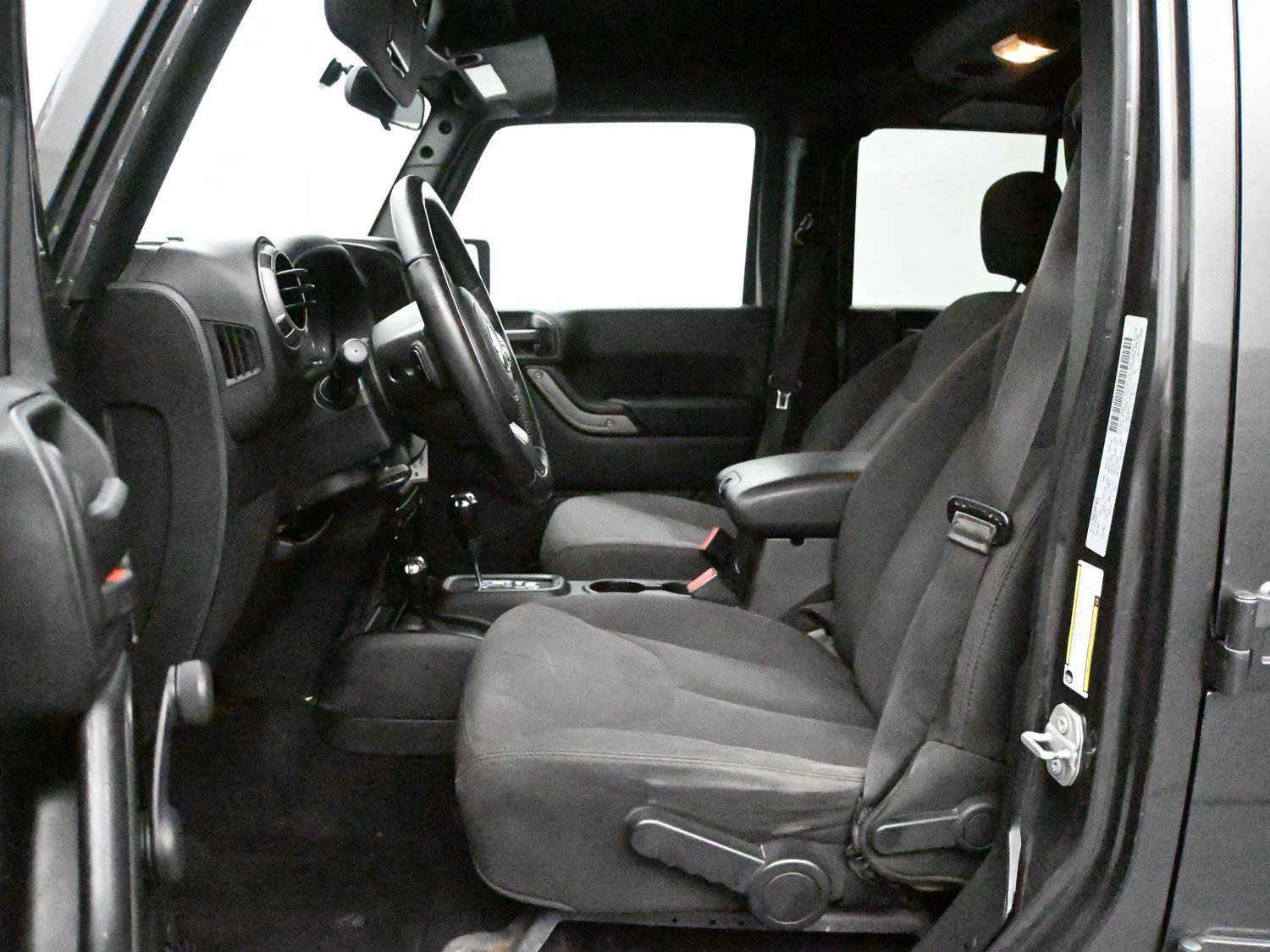 Used 2017 Jeep Wrangler Unlimited Sport w/ Connectivity Group AWD/4WD image 7