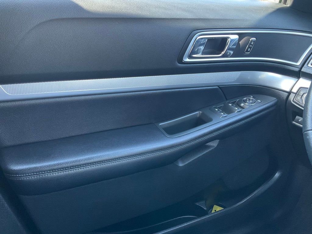 Used 2017 Ford Explorer XLT w/ Equipment Group 202A image 43