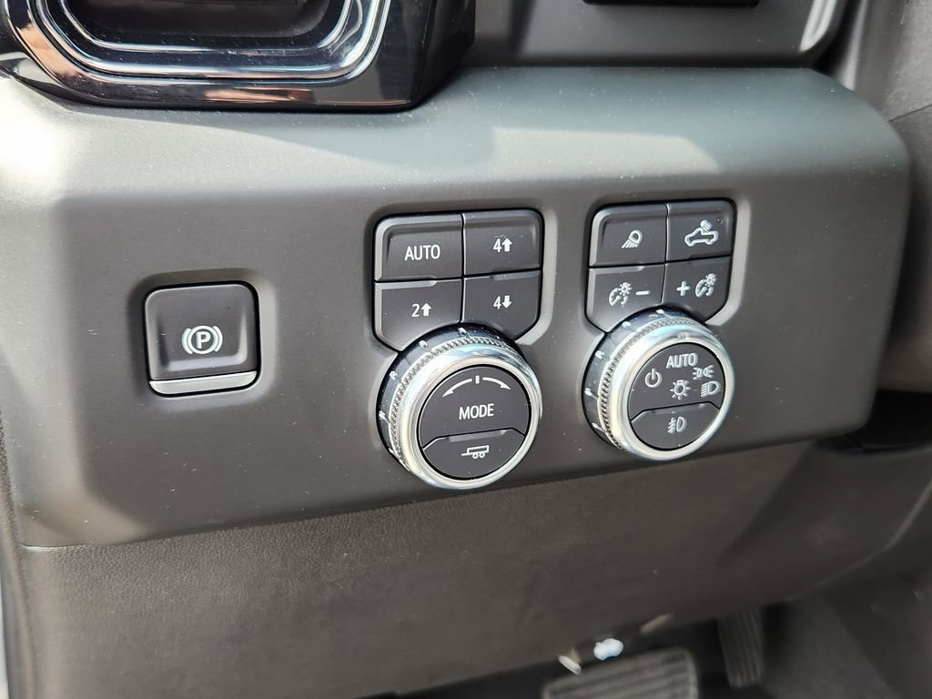 Used 2025 GMC Sierra 1500 AT4 w/ AT4 Premium Package AWD/4WD image 28