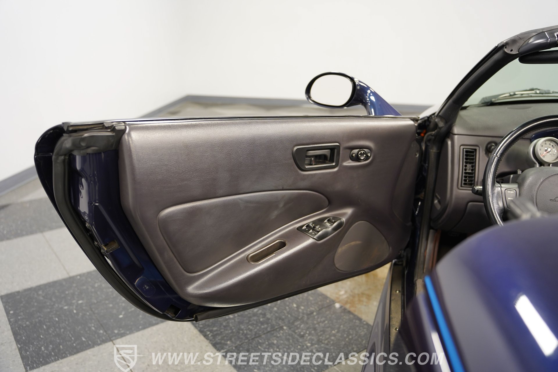Used 2001 Chrysler Prowler RWD image 38