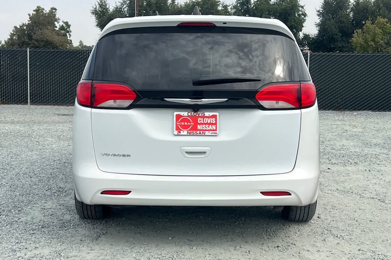 Used 2022 Chrysler Voyager LX FWD image 7