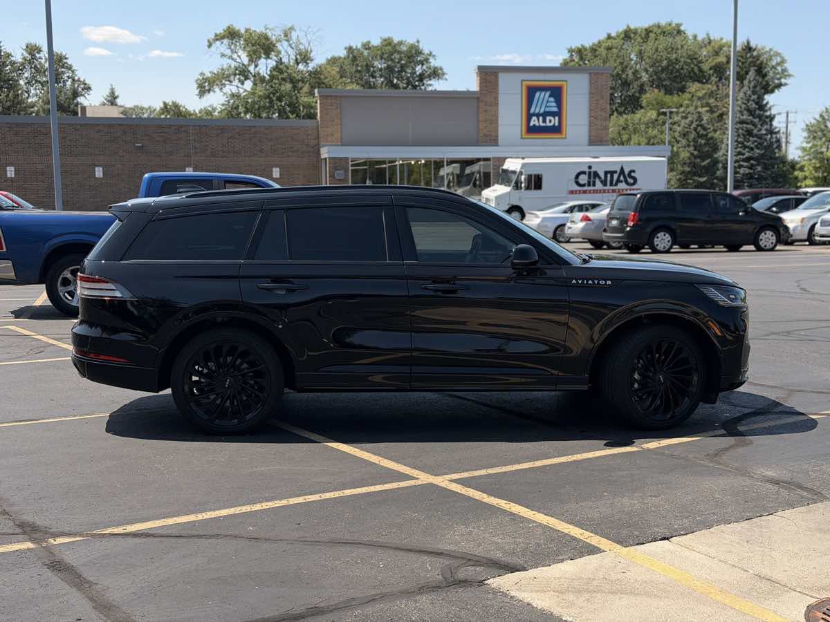 Used 2026 Lincoln Aviator Reserve AWD/4WD image 5