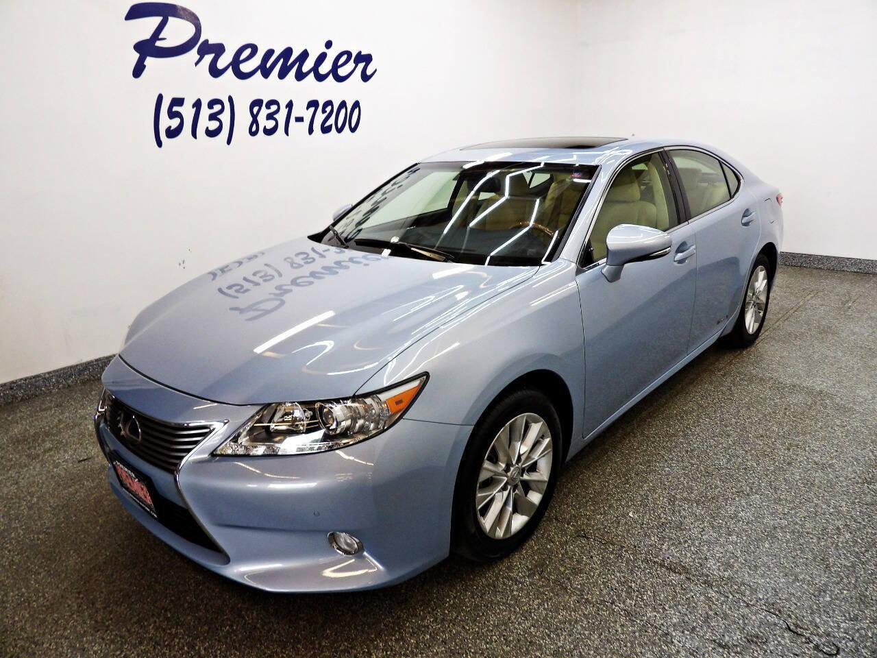 Used 2013 Lexus ES 300h w/ Luxury Pkg FWD image 1