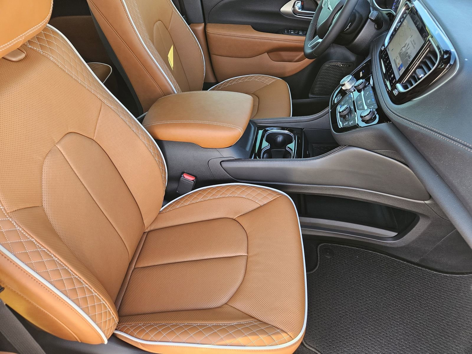 New 2026 Chrysler Pacifica Pinnacle FWD image 16