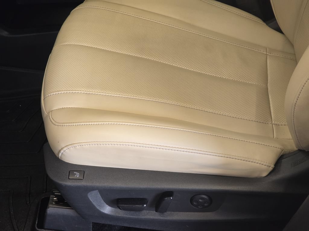 Used 2023 INFINITI QX60 Sensory w/ Cargo Package AWD/4WD image 32