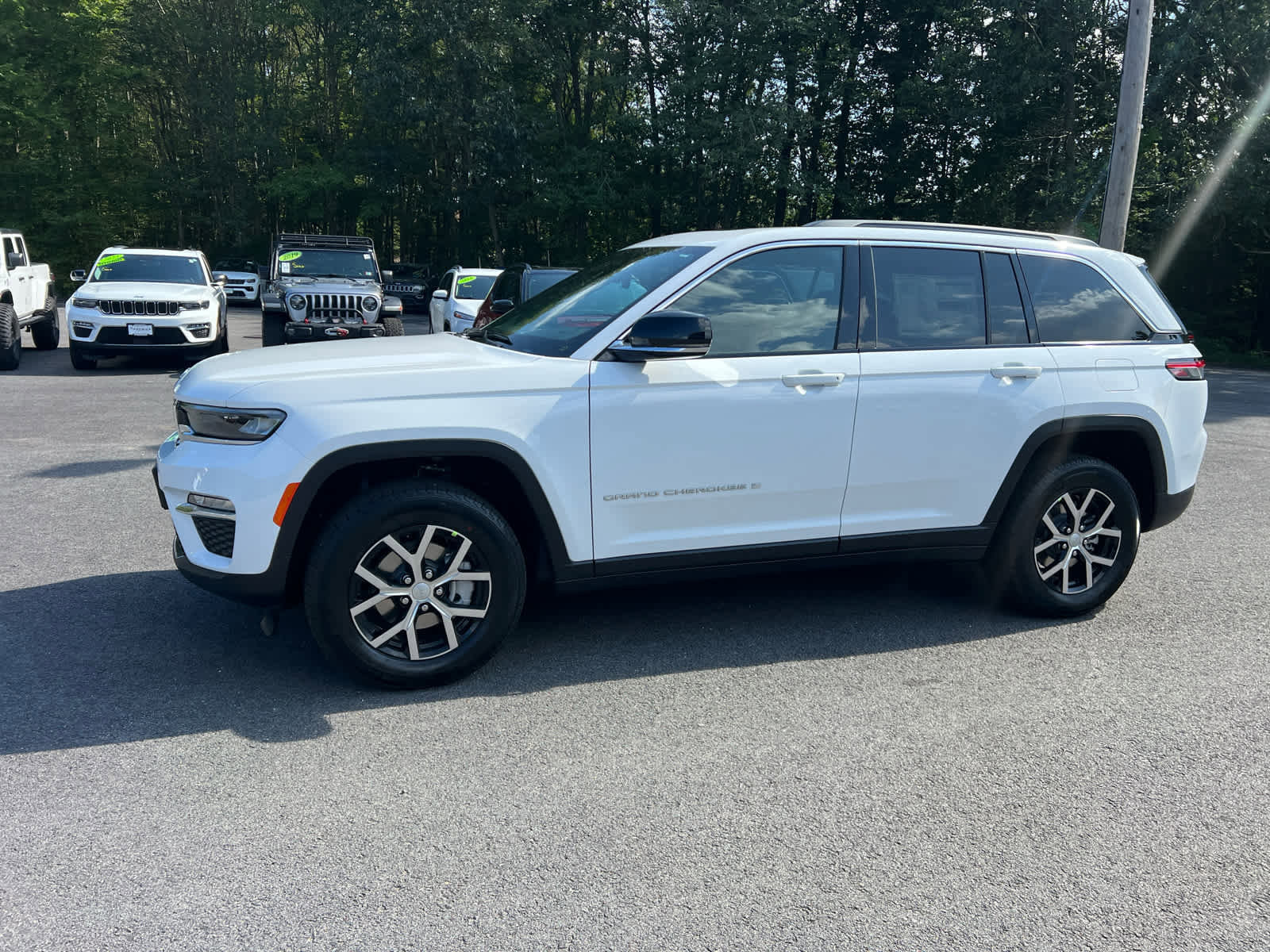 New 2025 Jeep Grand Cherokee Limited w/ Trailer Tow Package image 4