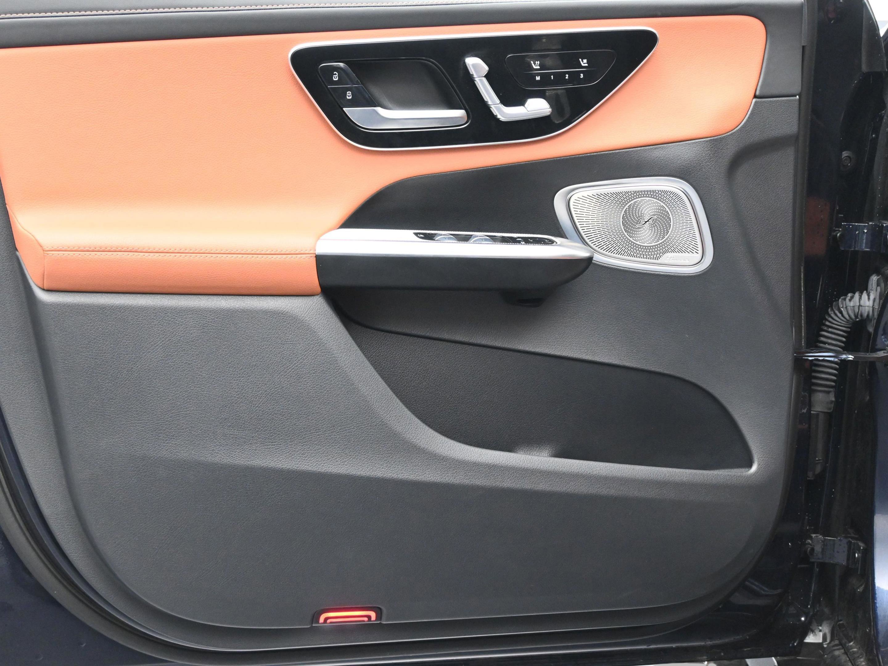 Used 2023 Mercedes-Benz GLC 300 4MATIC w/ Exclusive Trim Package image 16