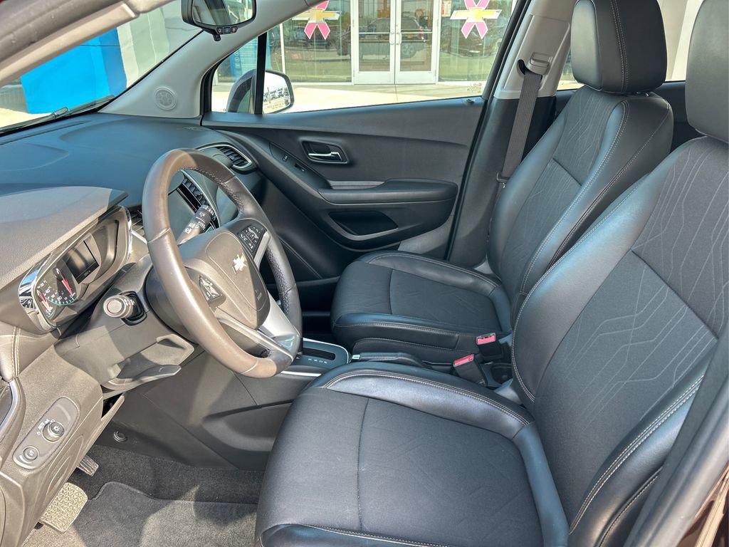 Used 2020 Chevrolet Trax LT w/ LT Convenience Package image 9