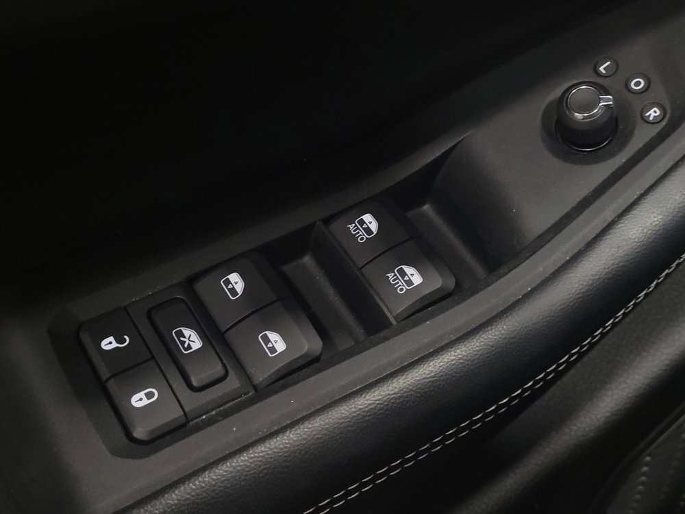 Used 2023 Jeep Grand Cherokee L Laredo AWD/4WD image 27