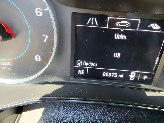 Used 2018 Chevrolet Cruze LT w/ LT Convenience Package FWD image 3