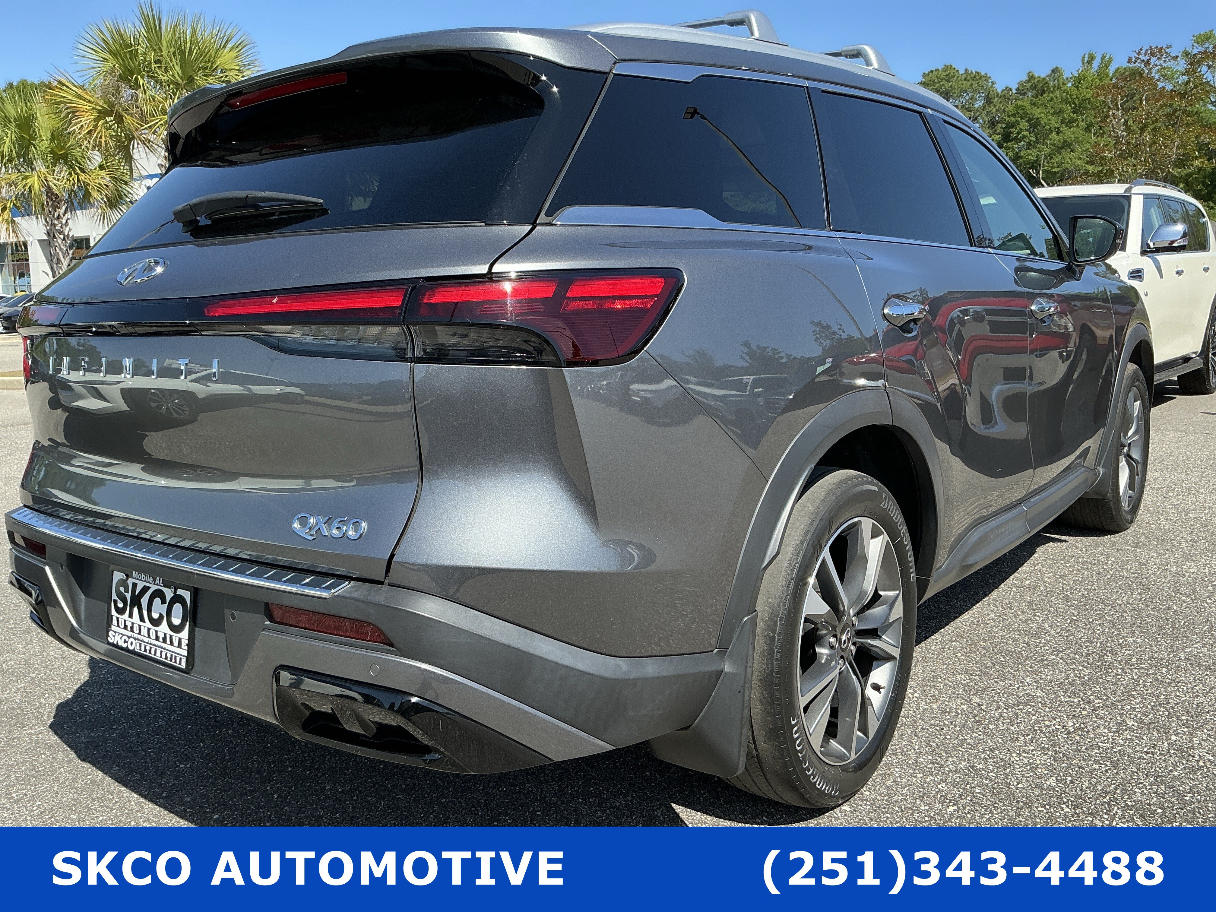 Used 2023 INFINITI QX60 Luxe w/ Cargo Package FWD image 5