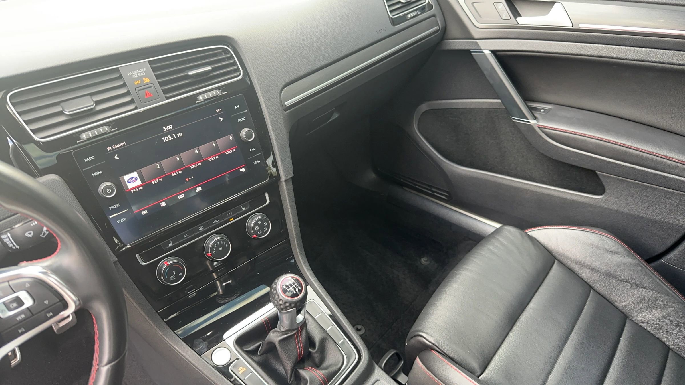 Used 2019 Volkswagen Golf 4-Door FWD image 13