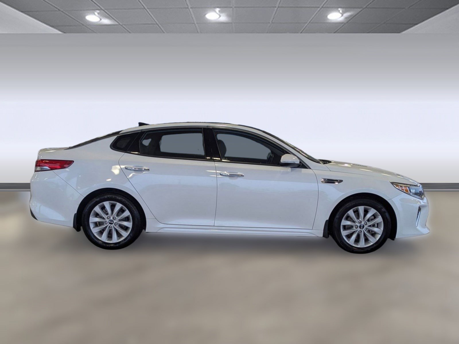 Used 2018 Kia Optima EX w/ Technology Package image 8