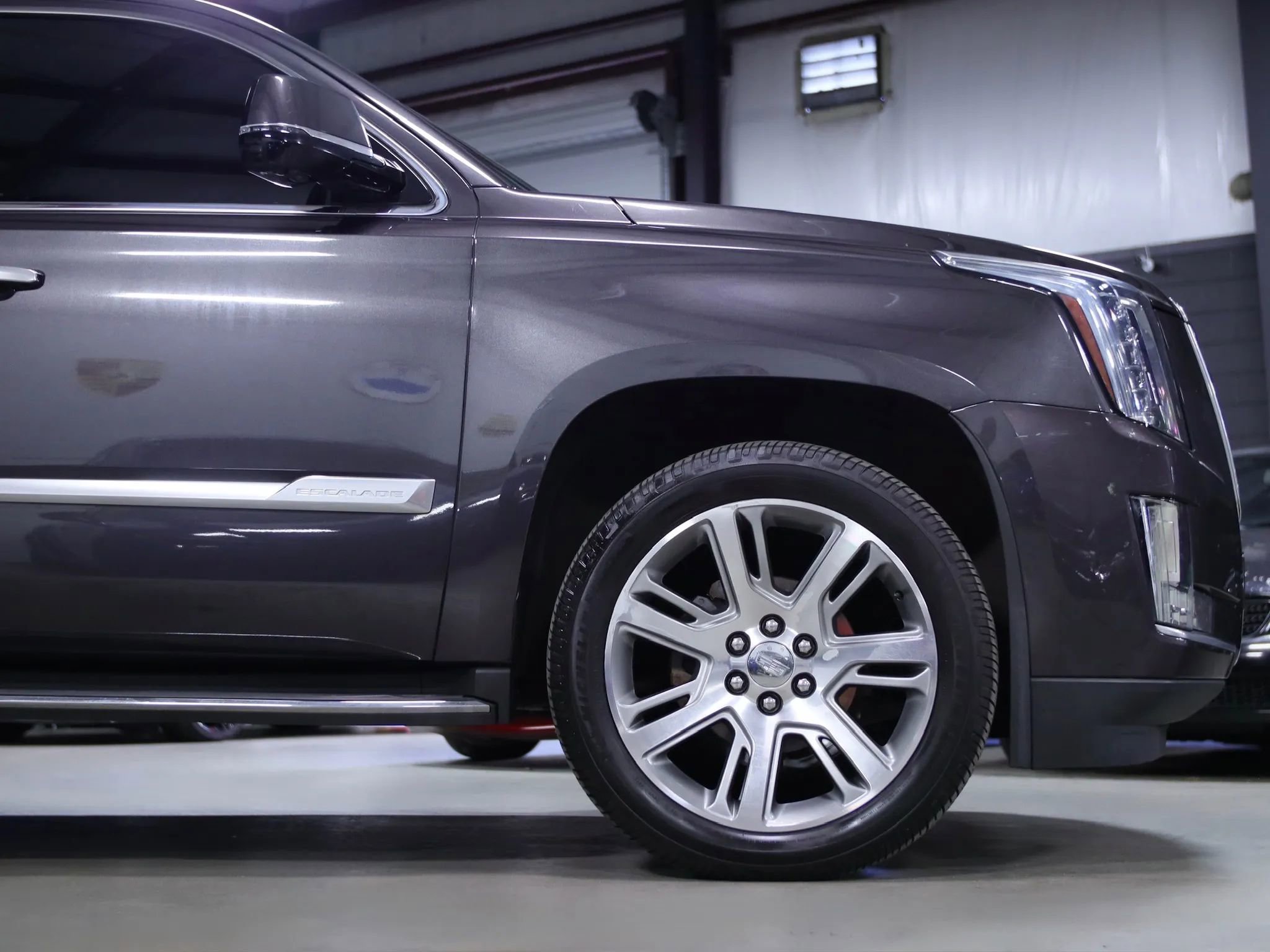 Used 2017 Cadillac Escalade Luxury image 10