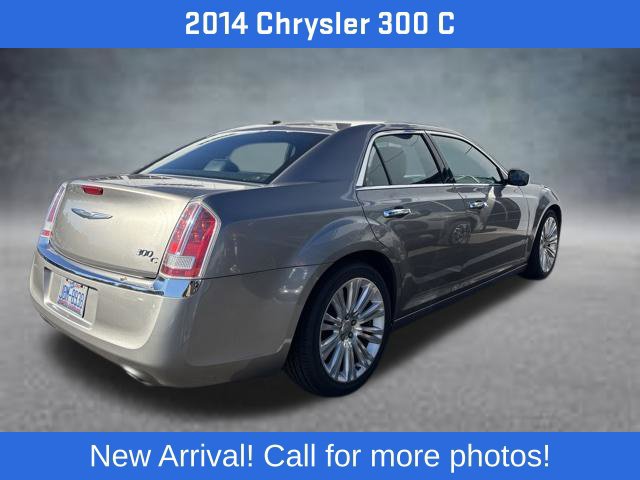 Used 2014 Chrysler 300 C RWD image 2