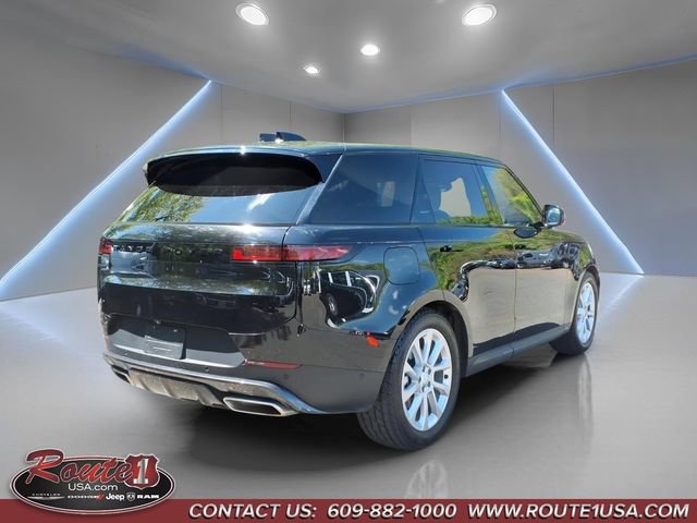 Used 2025 Land Rover Range Rover Sport SE AWD/4WD image 3