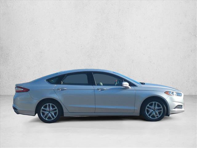 Used 2016 Ford Fusion SE FWD image 4