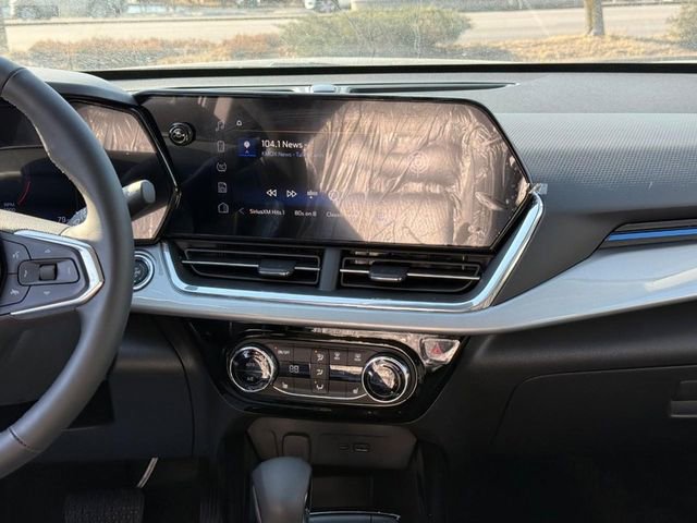 Used 2025 Chevrolet Trax LT w/ Driver Confidence Package image 14