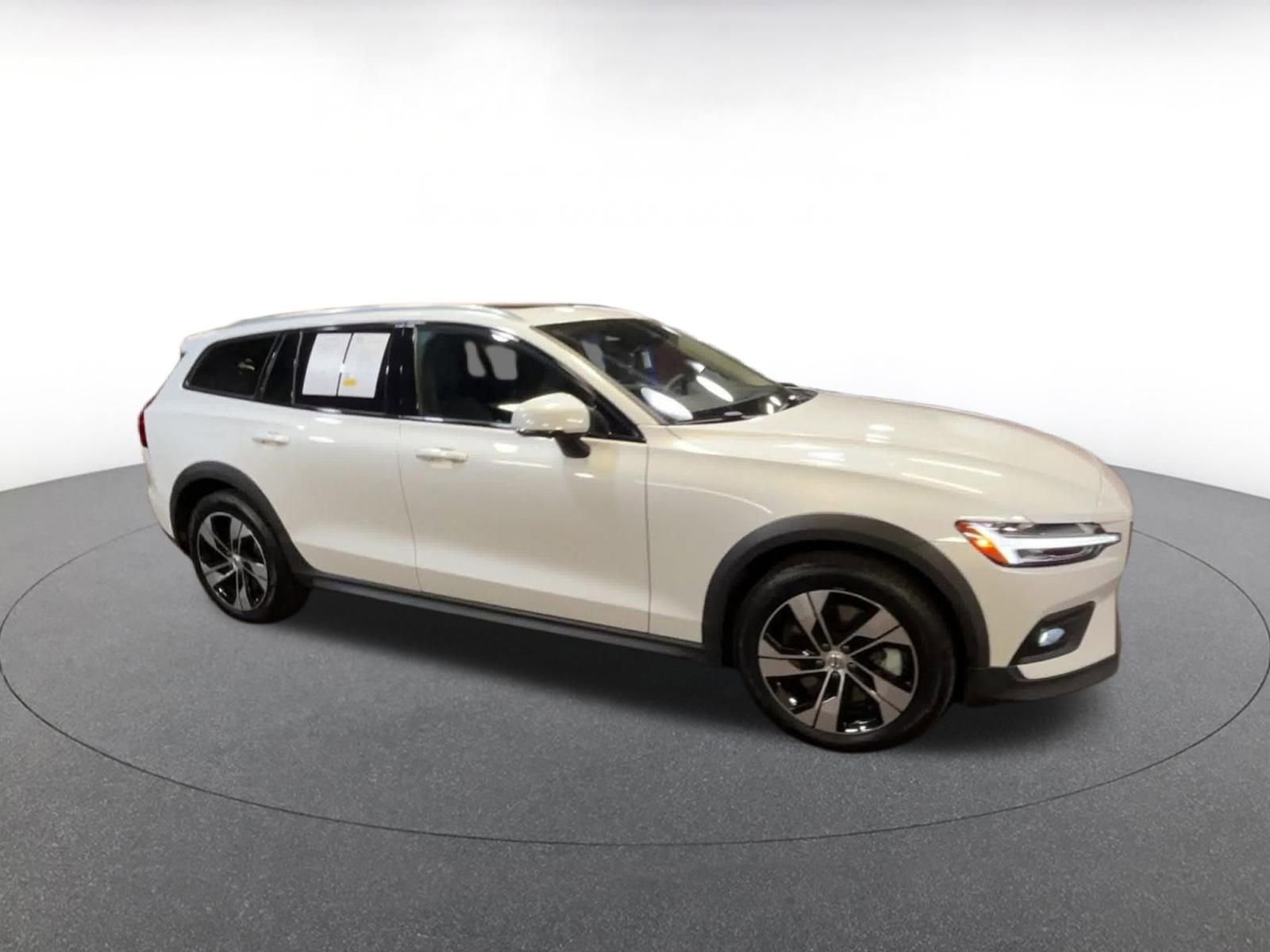 Used 2025 Volvo V60 B5 Cross Country Plus video 2