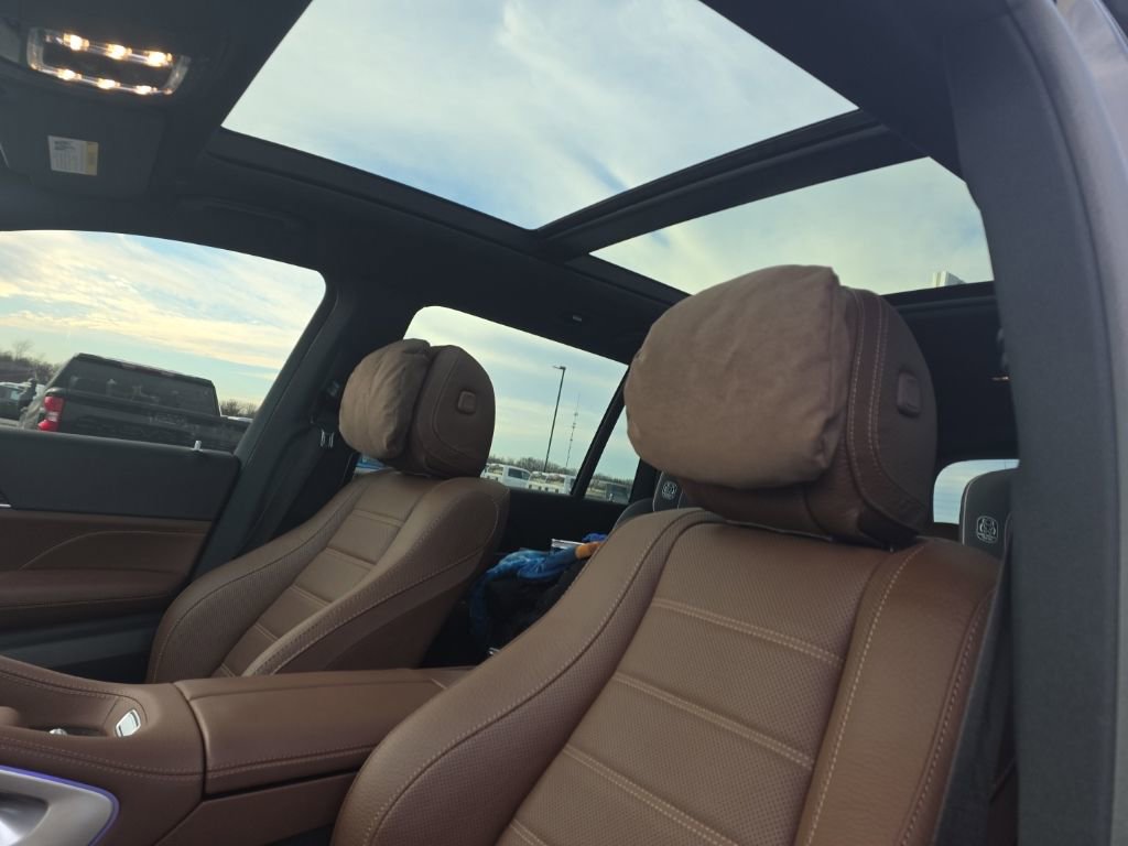 Used 2025 Mercedes-Benz GLS 450 4MATIC image 47